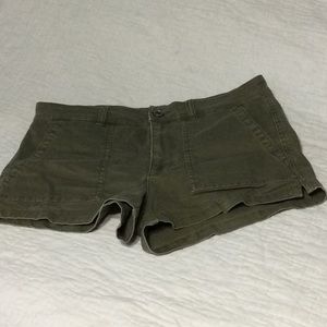 American Eagle Outfitters olive green shorts 12.  W86